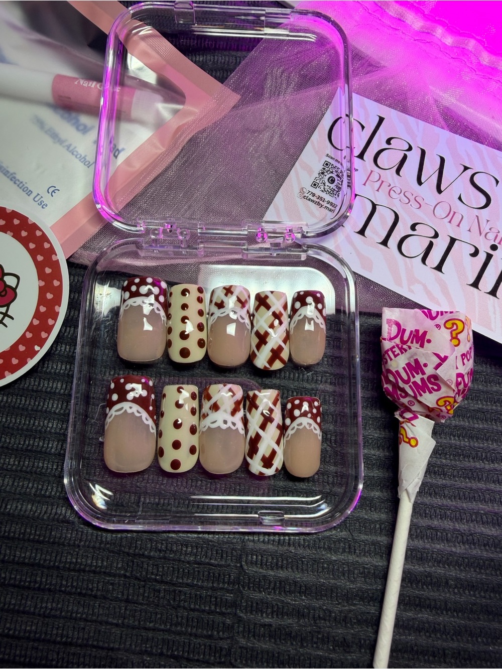Press-On Nail Set in Brown & Cream - Claws by Mario